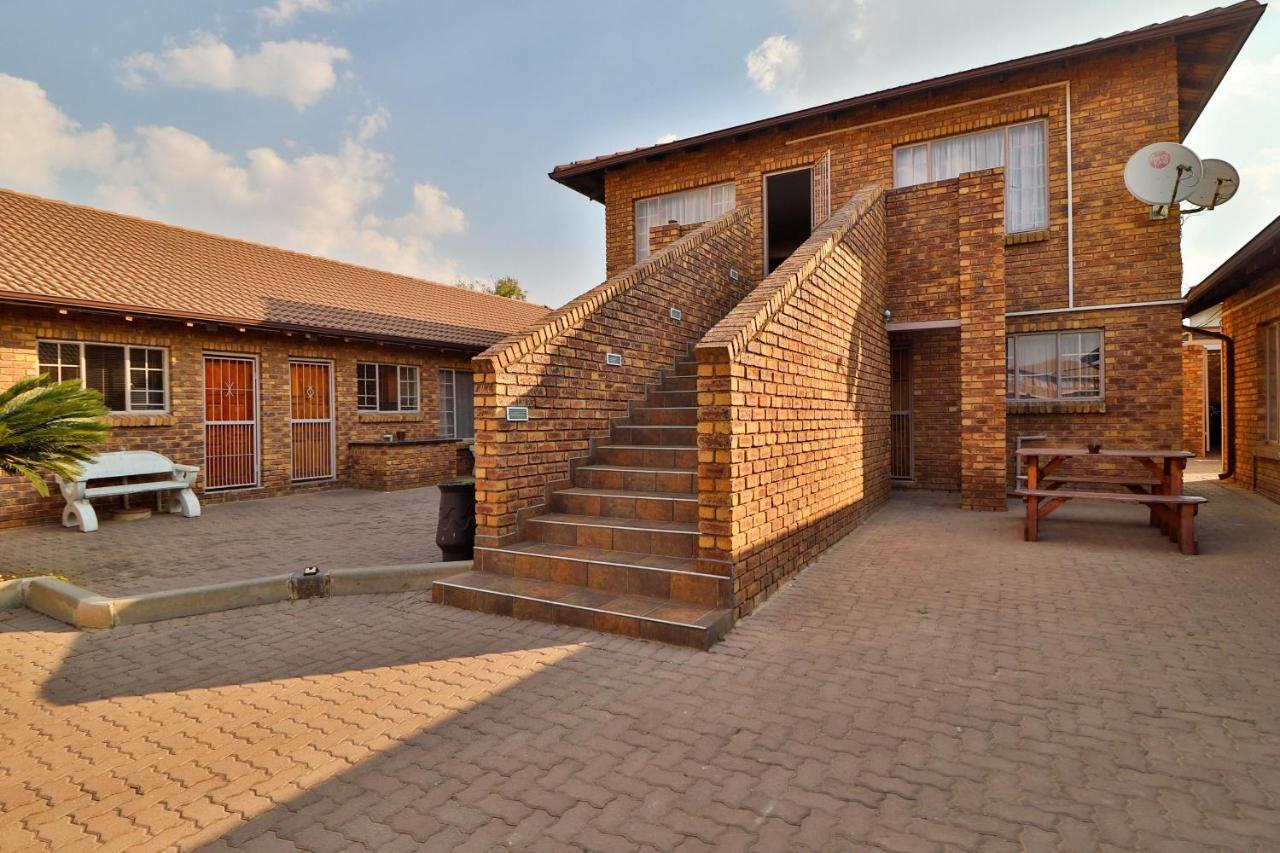 Rudman Townhouses - Family Apartment Boksburg Eksteriør billede